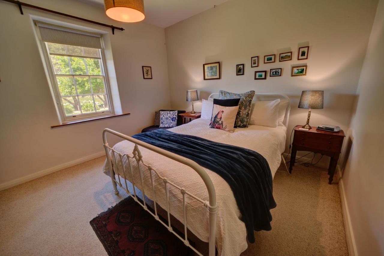 Cherry Plum Cottages Порт Феъри Екстериор снимка